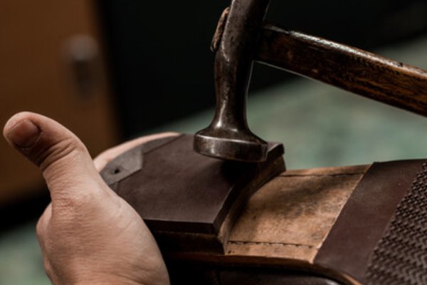 温州鞋革领域代表人物郑秀康逝世,他在鞋革领域是怎样一个人物呢?