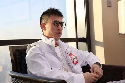 秦嗣新秦奋父子财富来源之谜：背后有哪些不为人知的细节？