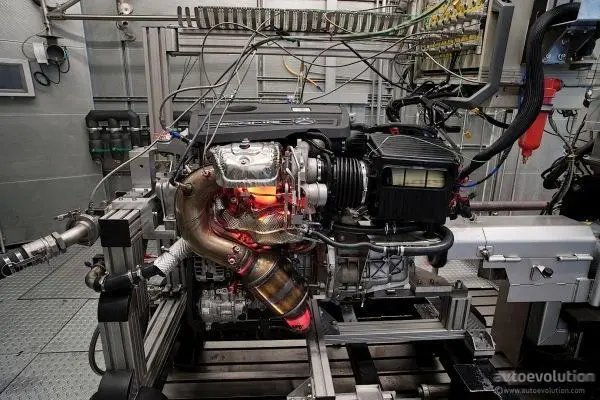 “终结七连涨”国内油价迎接今年首次下调，加满一箱汽油能省多少钱？