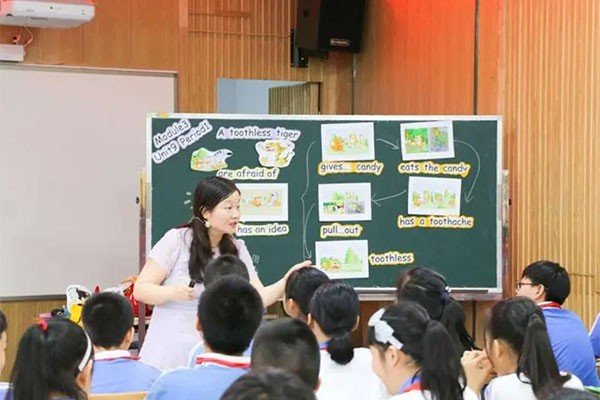 绘声绘色什么意思