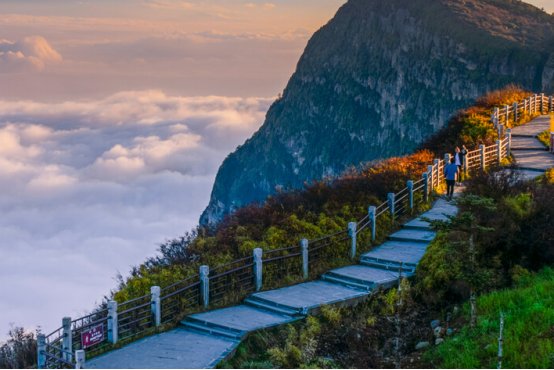 娥眉山月歌的译文