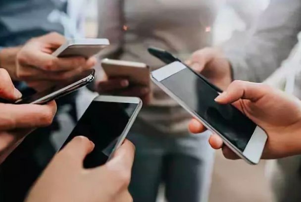 我国共有多少亿网民？