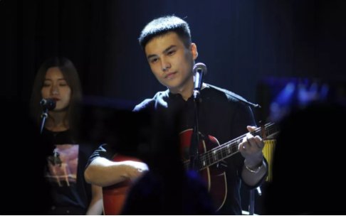 余香的歌词大意是什么？