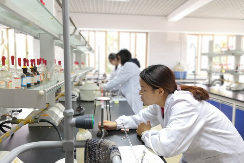 氢氧化钠和氯气反应吗？