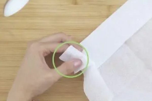 餐巾纸怎么折花