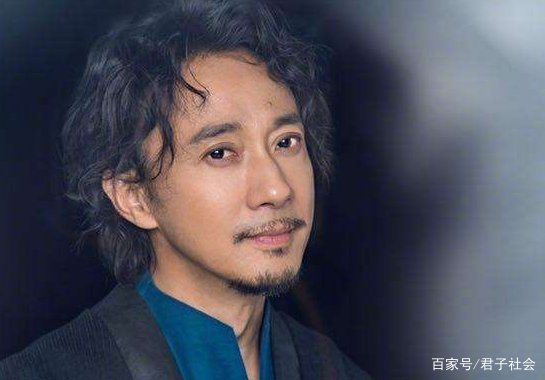 赵立新在电视剧《突围》中被换脸，这是什么原因导致的？