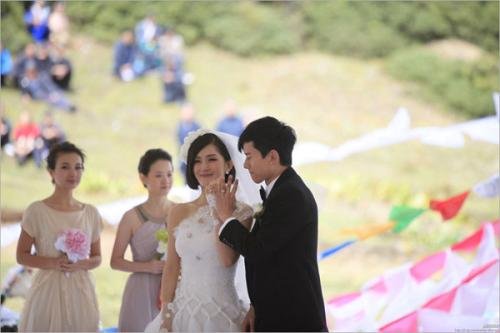 苦等9个月的婚礼视频全是背影，婚礼公司的行为你怎么看？