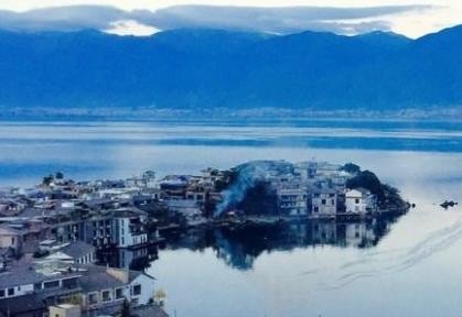 彩云之南歌曲原唱