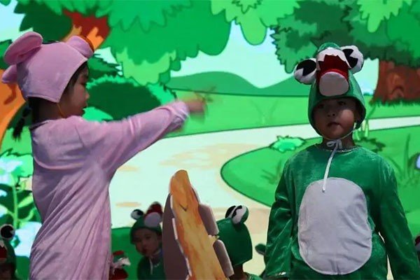 绘声绘色什么意思