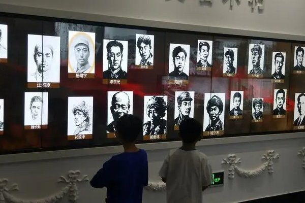 致敬革命烈士的诗句