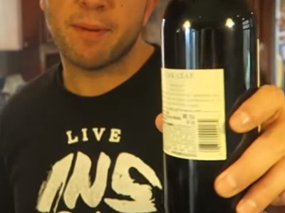 有半瓶酒 瓶口用软木塞塞住怎么办？