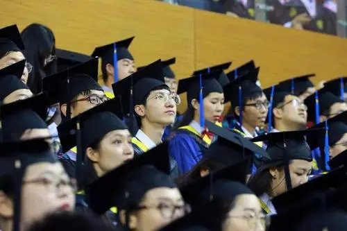 辽宁一34岁研究生凌晨在自习室猝死,事件的背后我们该反思些什么?