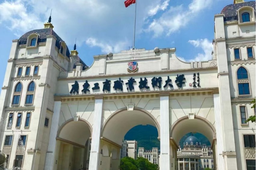 广州艾利斯顿是哪个学校的?