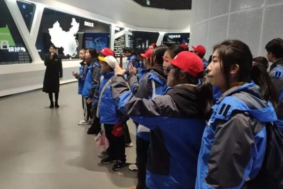 云南学生工厂实习请假三次遭拒后死亡，校方在此事中有无一定的责任？