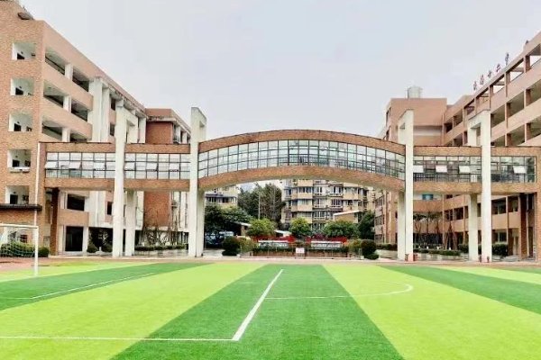 四川师范大学附属中学外国语学校初中部好吗？