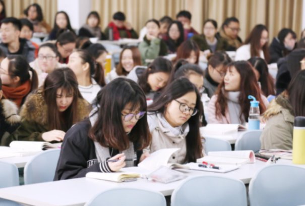 22.试述公民监督的特征和意义