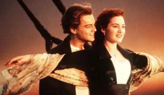 《泰坦尼克号》中jack为什么是冻死的。。