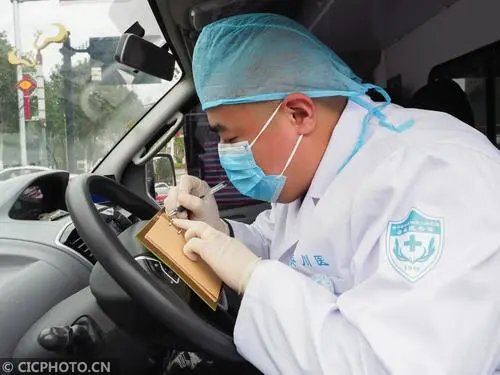 浙江52岁确诊司机连续多天早6点至次日凌晨2点开出租,对此你怎么看?