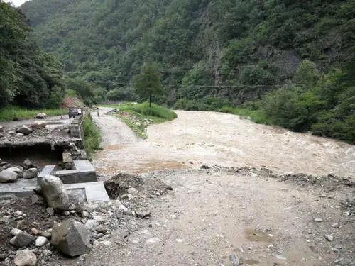 陕西镇巴发生大面积山体垮塌，造成人员伤亡了吗？