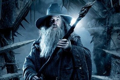 在《指环王》中,为何甘道夫把Frodo视为英雄?