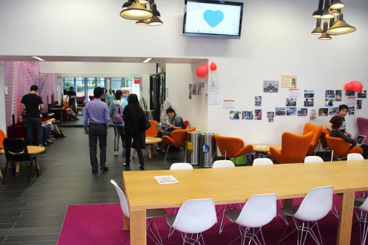 留学生服务中心电话