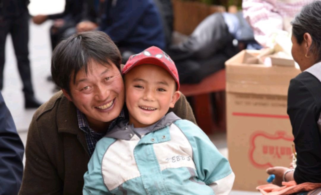 父亲对我要求极度严格，我该怎么和他沟通？