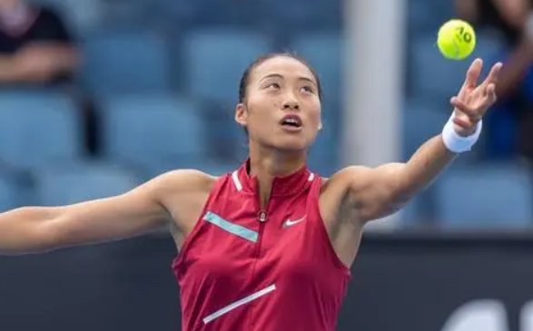 网球郑钦文身高