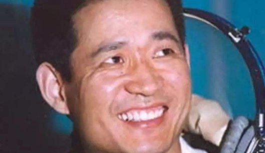 中国航天员进入太空的时间和名字是什么？