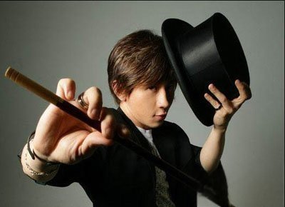 刘谦为什么会封 为什么给日本人跪着磕头