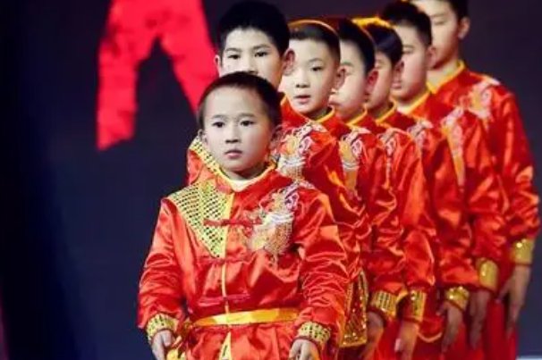 当代中国少年儿童既是实现第几个百年奋斗目标的经历者见证者更是实现第几个百