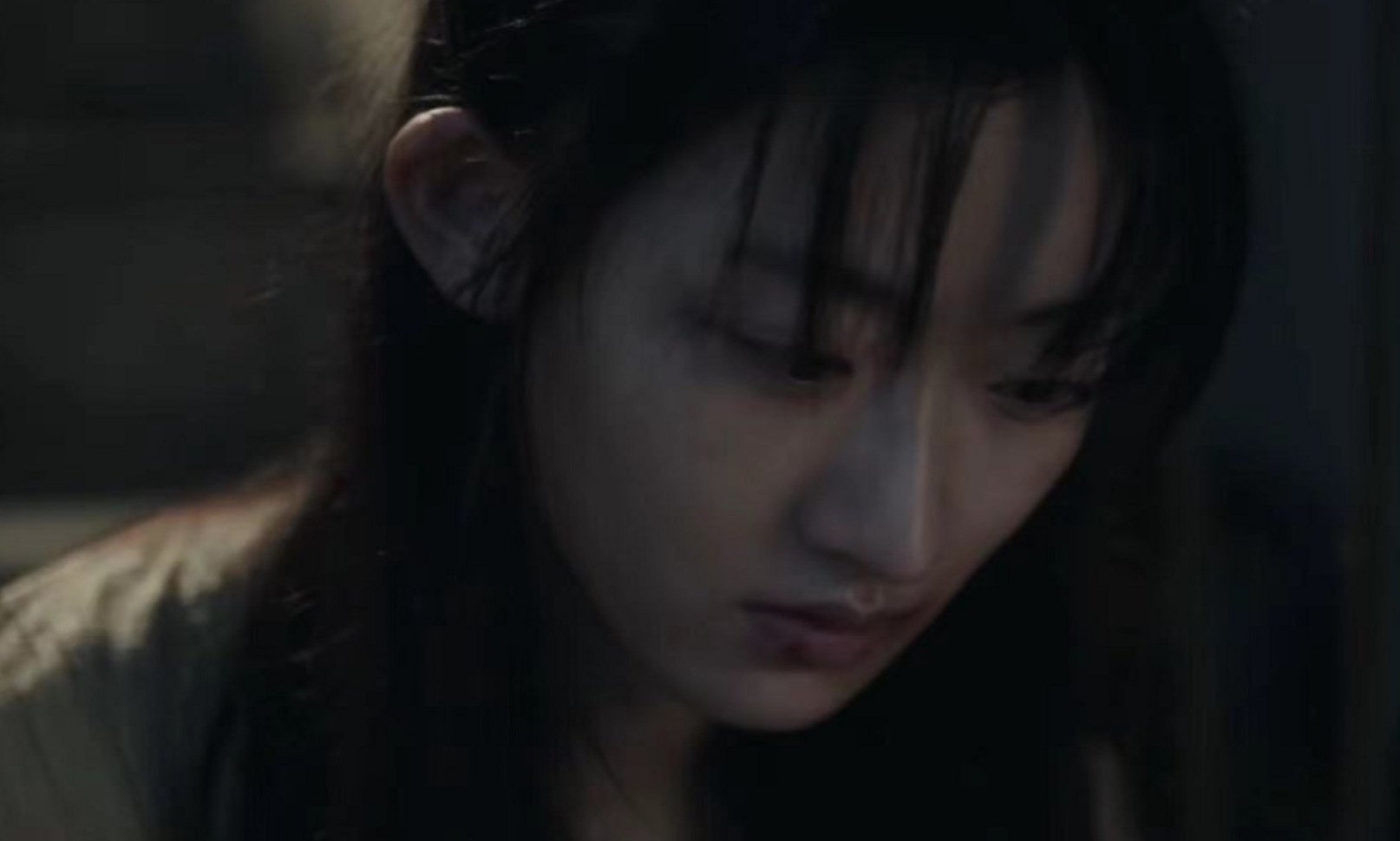 《扫黑风暴》：孙兴坏归坏，但为什么要让徐英子咬住大理石茶几呢