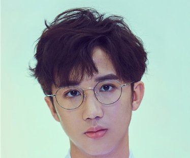 求歌。歌词里有一句是：我还是一个人，孤孤单单的守着那青春