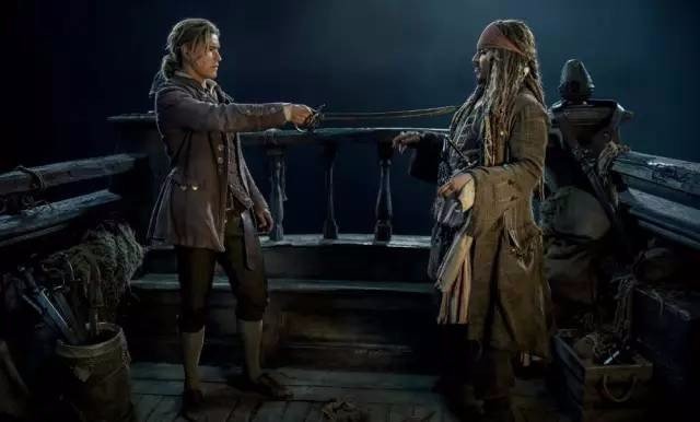 很多电影在结束的时候都会有一些下一部的彩蛋，作为《加勒比海盗5》都有哪些彩蛋？