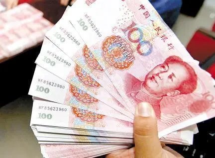 男子喜中15亿彩票大奖，让全家人都不用去上班，这是种什么样的体验？