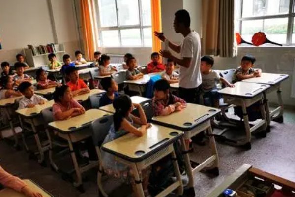 厚颜无耻形容什么样的人