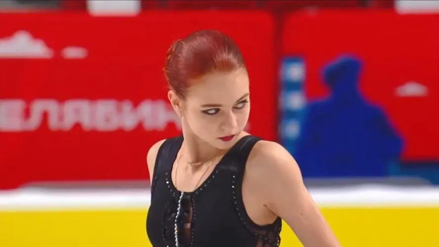 特鲁索娃赛后痛哭愤然疾走，教练拉不住，她究竟遭遇了什么？