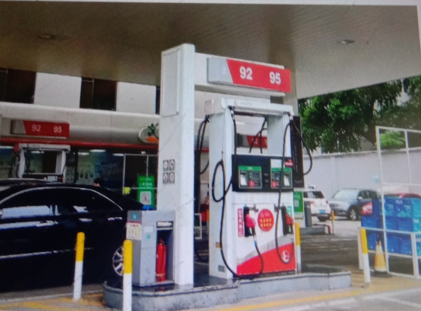 国内油价获迎大幅度下调，官方对此有何说明？