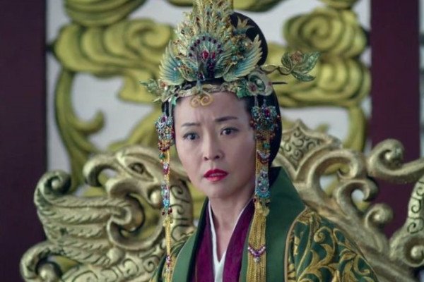 皇后富可敌国,大臣请求她犒赏三军,为何她说:我卖了孩子给你换钱?