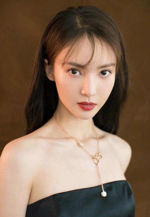 杨幂金晨李沁太过养眼，她们三人同台，最能用什么词形容？