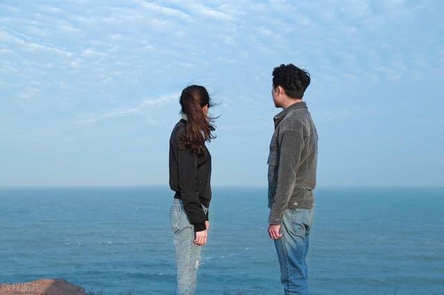 给男朋友发我想你了但他只回表情，这是什么意思呢？