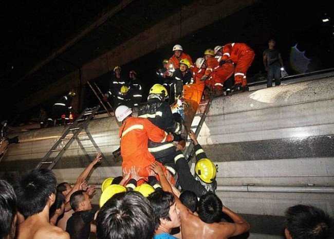 7-23”甬温线特别重大铁路交通事故中，动车司机死了吗？？？