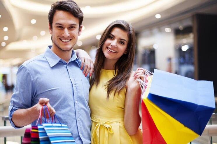 山东一女子怀孕后，老公买包包和手机相送，你如何看待这位老公的行为？