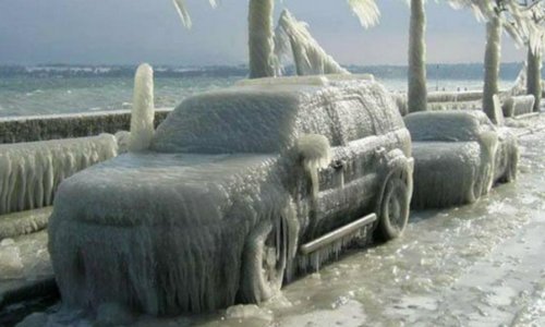 黑龙江司机用“铁头功”撞破结冰车窗，这位司机是否会受伤？