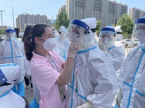 北京病毒已隐匿传播1周,中医医院一职工确诊,当事人的流调轨迹是怎样的?