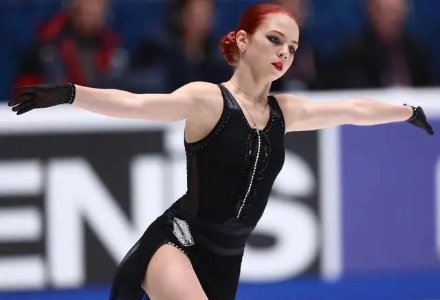 特鲁索娃赛后痛哭愤然疾走，教练拉不住，她究竟遭遇了什么？