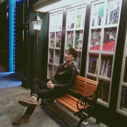 有歌词她的微笑,她的芬芳的歌？