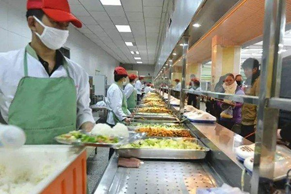 大学食堂承包一年多少钱呢？