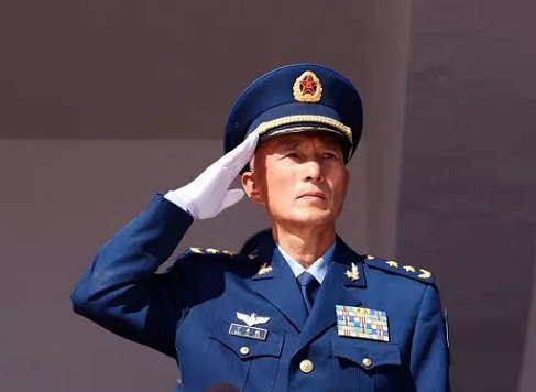丁来杭任职中国空军新司令员吗？