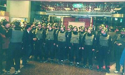 武广劫案的张君团伙常德庭审直击：昔日恶魔丑态百出