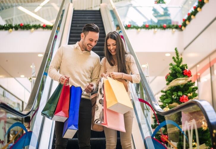 山东一女子怀孕后，老公买包包和手机相送，你如何看待这位老公的行为？